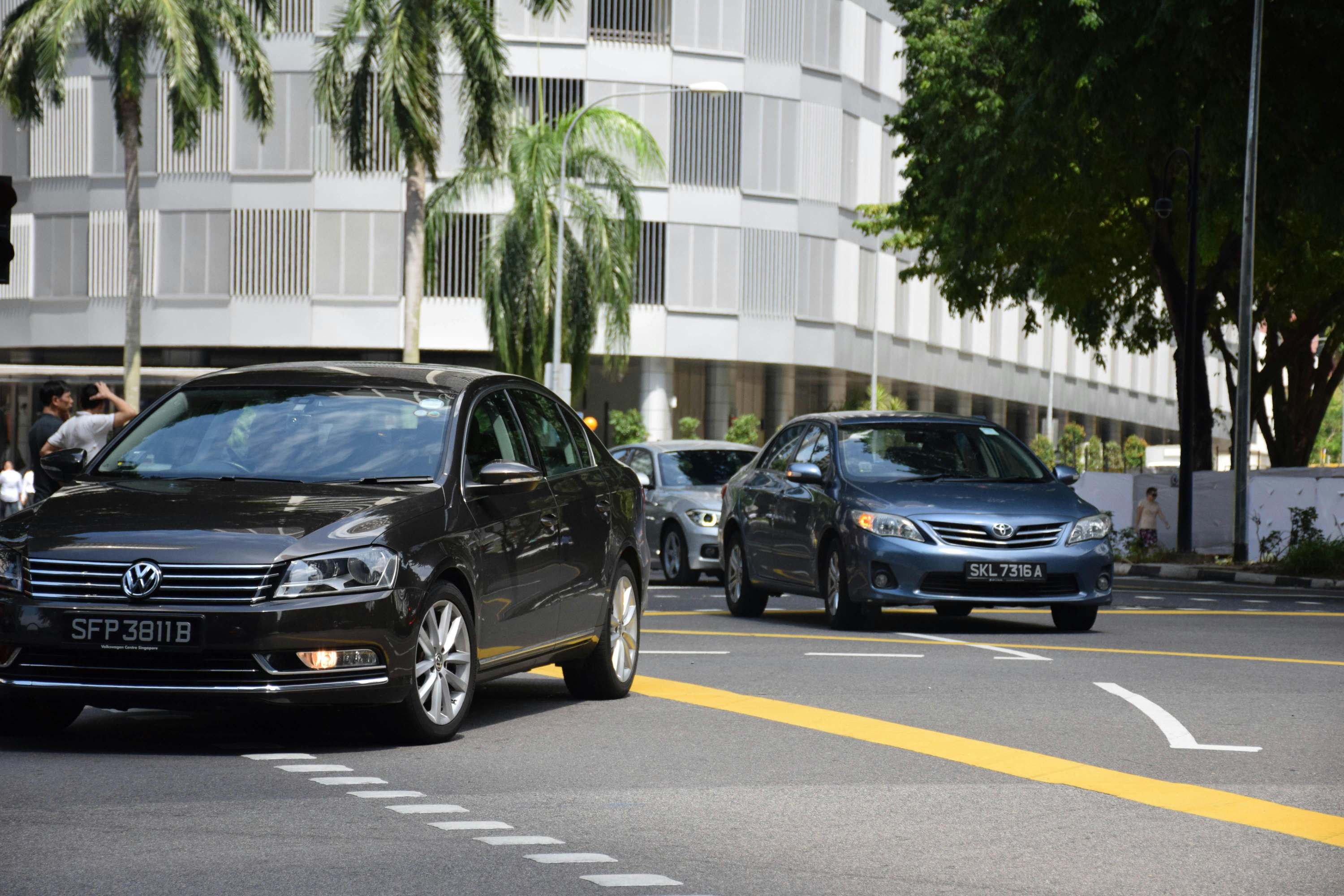 汽油车型中天逸 C5 AIRCROSS 自动版与标致4008 5座相比，哪个更值得购买？