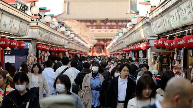 游客持续爆买日本：前7月免税店销售飙升150%，日本免税规则将松绑