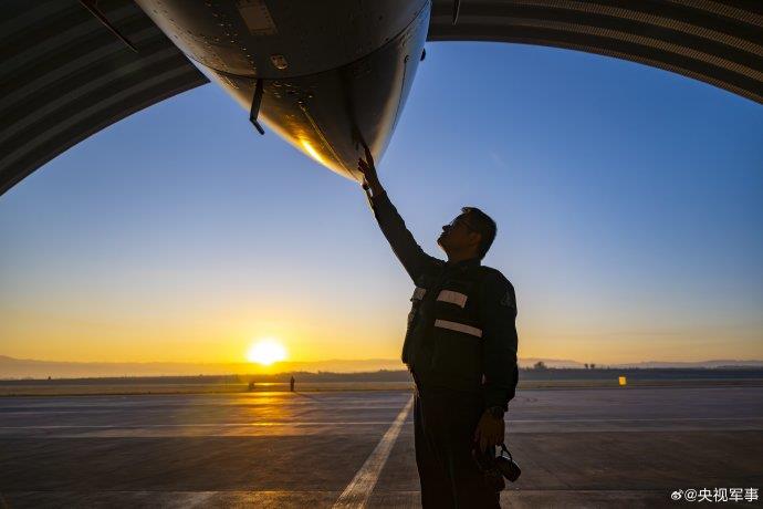 直击！南部战区空军航空兵“空战”演练现场  第8张